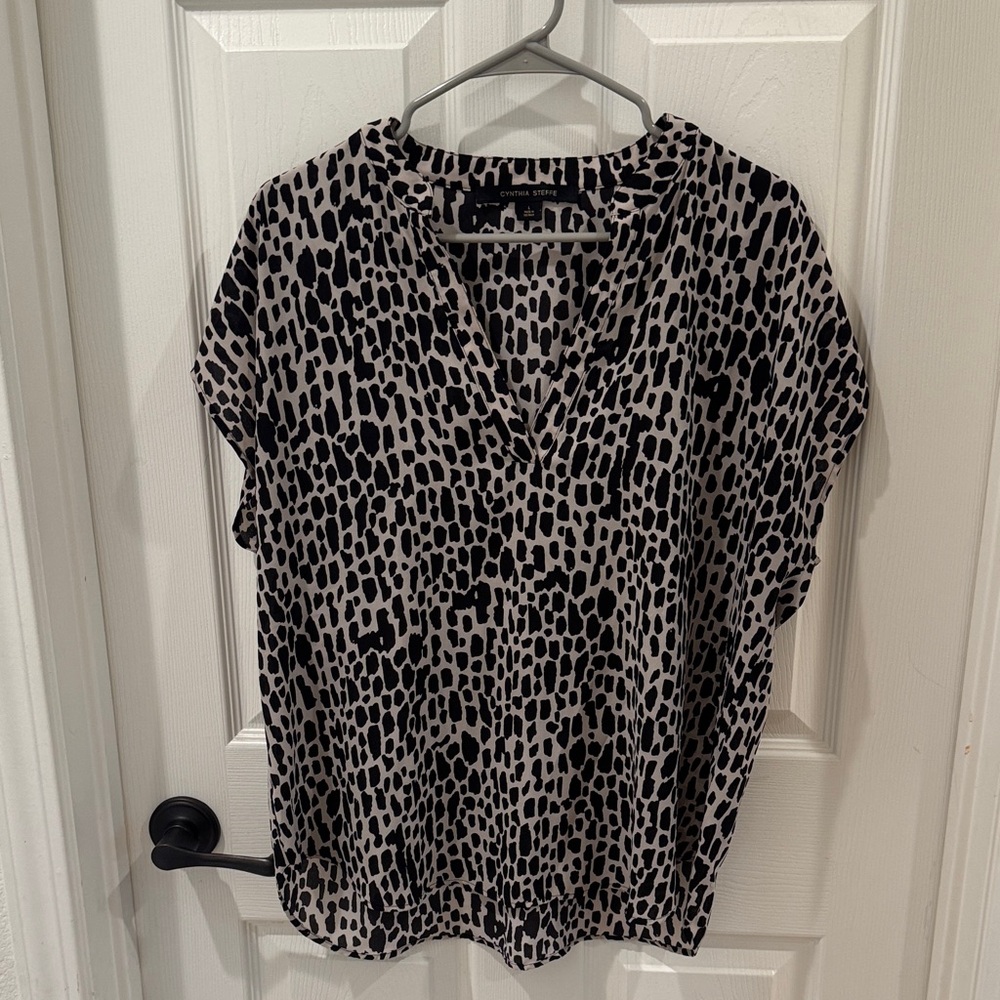 Black and White Patterned Women's Top